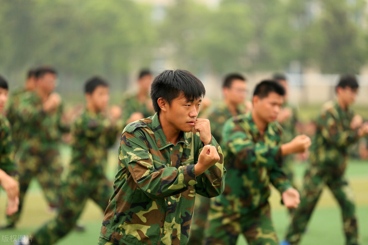 高中，大专，本科，不同学历士兵考军校差距大吗？(图1)