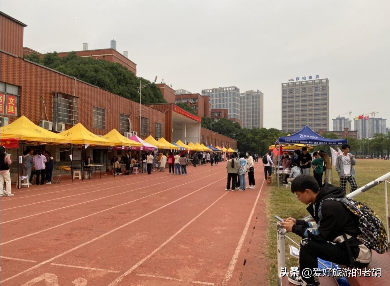湖南排名第五的医学院,学费每年3万元左右,带火了周边经济(图2) 湖南排名第五的医学院,学费每年3万元左右,带火了周边经济(图2)