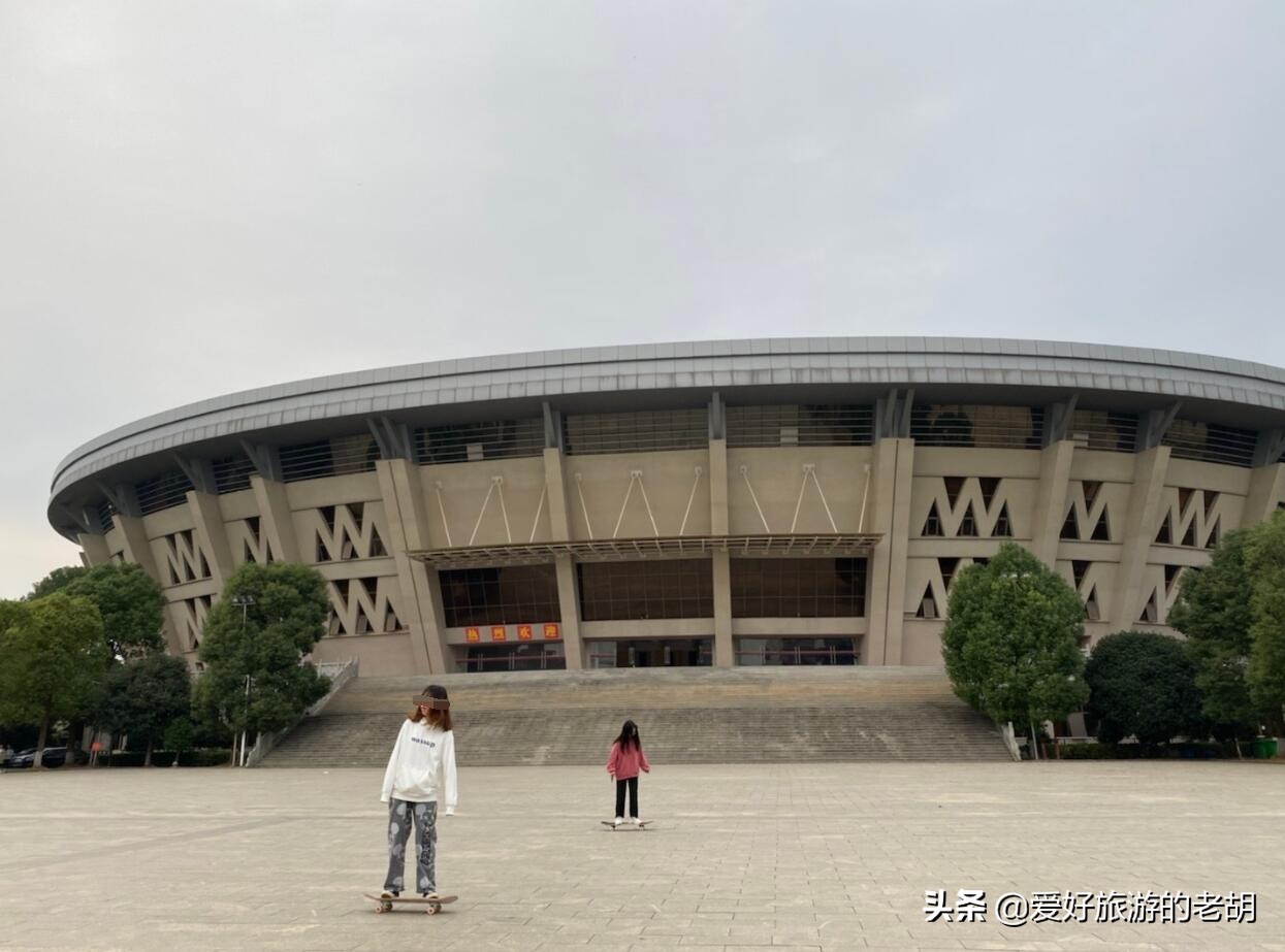 湖南排名第五的医学院,学费每年3万元左右,带火了周边经济(图4) 湖南排名第五的医学院,学费每年3万元左右,带火了周边经济(图4)