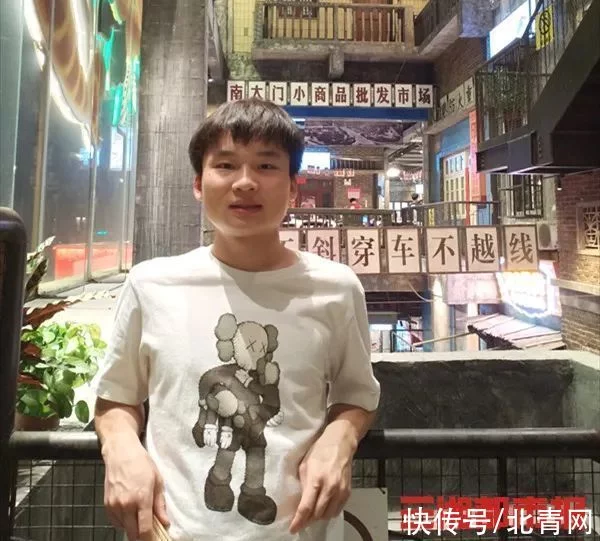 患病老人一再轻生,湖南大三医学生两次涉险相救:“再来一次还是会去救”(图2) 患病老人一再轻生,湖南大三医学生两次涉险相救:“再来一次还是会去救”(图2)
