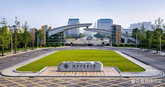 2022中医药大学排行榜出炉,湖南中医药大学跌出前十,原因是什么(图3) 2022中医药大学排行榜出炉,湖南中医药大学跌出前十,原因是什么(图3)