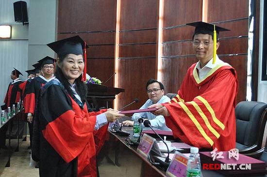 湖南中医药大学：父子、母女、兄弟博士齐毕业