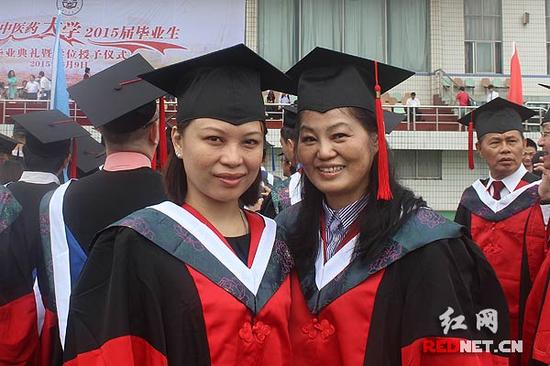 湖南中医药大学:父子、母女、兄弟博士齐毕业(图2) 湖南中医药大学:父子、母女、兄弟博士齐毕业(图2)